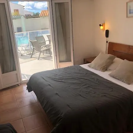 Le Bleu Marine 2*
