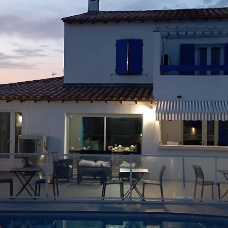 Le Bleu Marine 2*